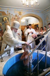 Крещальная литургия в Свято-Троицком соборе Саратова