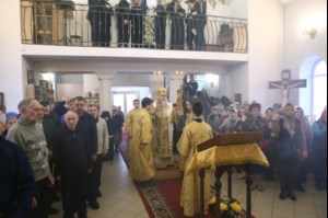 Божественная литургия в храме святителей Василия Великого, Григория Богослова, Иоанна Златоуста г.Саратова