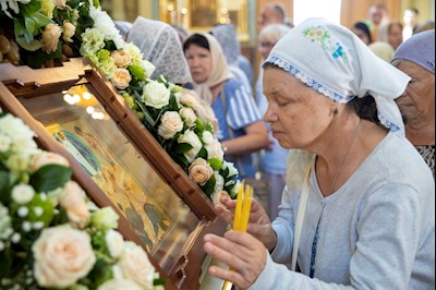 Митрополит Игнатий совершил Божественную литургию в Покровском соборе г. Саратова