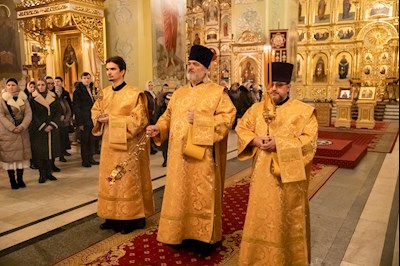 Митрополит Игнатий совершил Божественную литургию и молебен на новый год в Покровском соборе г. Саратова