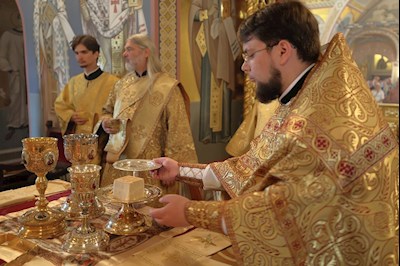 Митрополит Игнатий совершил Божественную литургию в Свято-Троицком кафедральном соборе г. Саратова