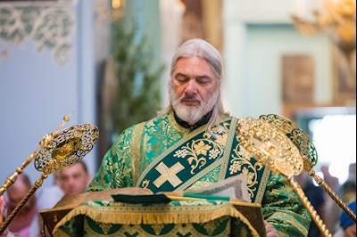 Митрополит Игнатий совершил Божественную литургию в Духосошественском соборе г. Саратова