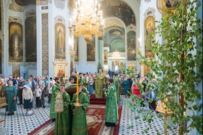 Митрополит Игнатий совершил Божественную литургию в Духосошественском соборе г. Саратова