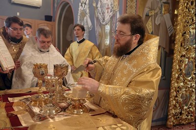 Митрополит Игнатий совершил Божественную литургию в Свято-Троицком кафедральном соборе г. Саратова