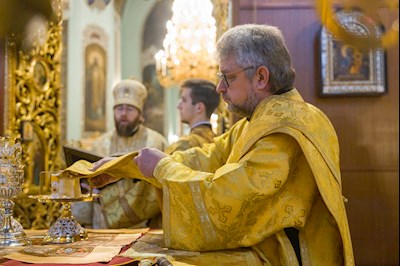 Митрополит Игнатий совершил Божественную литургию в Духосошественском соборе г. Саратова