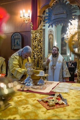 Митрополит Игнатий совершил Божественную литургию в Духосошественском соборе г. Саратова