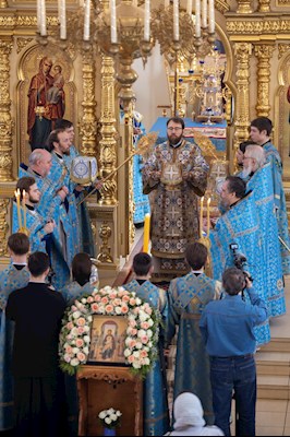 Митрополит Игнатий совершил Божественную литургию в храме в честь Казанской иконы Божией Матери г.Саратова