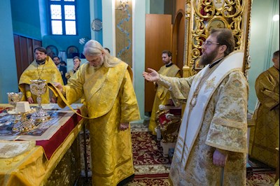 Митрополит Игнатий совершил Божественную литургию в Духосошественском соборе г. Саратова