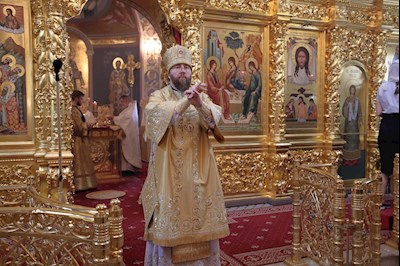 Митрополит Игнатий совершил Божественную литургию в Свято-Троицком кафедральном соборе г. Саратова