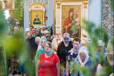 Митрополит Игнатий совершил Божественную литургию в Духосошественском соборе г. Саратова