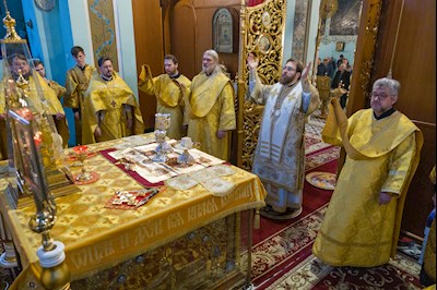 Митрополит Игнатий совершил Божественную литургию в Духосошественском соборе г. Саратова
