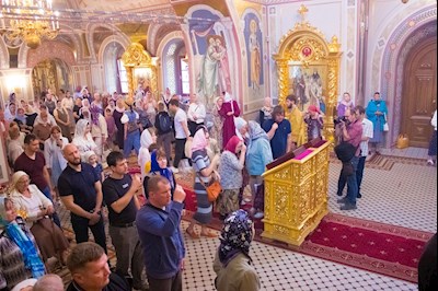 Митрополит Игнатий совершил Божественную литургию в Свято-Троицком кафедральном соборе г. Саратова