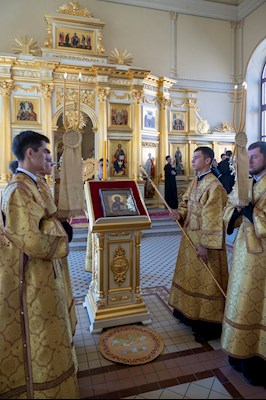 Митрополит Игнатий совершил Божественную литургию в храме апостола и евангелиста Иоанна Богослова при СПДС