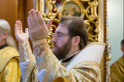 Митрополит Игнатий совершил Божественную литургию в Духосошественском соборе г. Саратова