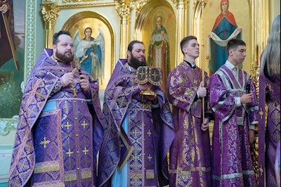 Митрополит Игнатий совершил Божественную литургию в Покровском соборе г. Саратова