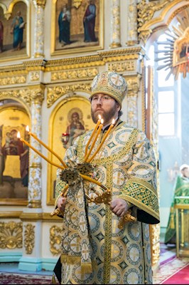 Митрополит Игнатий совершил Божественную литургию в Духосошественском соборе г. Саратова