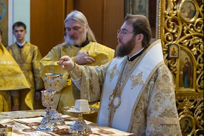 Митрополит Игнатий совершил Божественную литургию в Духосошественском соборе г. Саратова