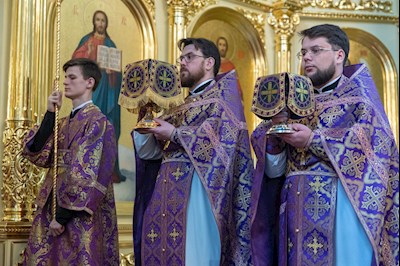 Митрополит Игнатий совершил Божественную литургию в Покровском соборе г. Саратова