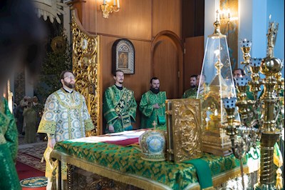 Митрополит Игнатий совершил Божественную литургию в Духосошественском соборе г. Саратова