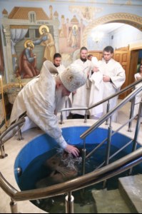 Крещальная литургия в Свято-Троицком соборе Саратова