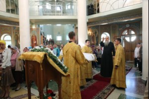 Божественная литургия в храме во имя Всех святых, в земле Российской просиявших, г.Саратова