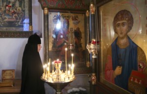 Всенощное бдение на Архиерейском подворье — в храме в честь иконы Божией Матери «Утоли моя печали» г. Саратова