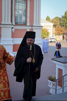 Епископ Тарасий совершил Божественную литургию в Покровском соборе г. Саратова, у ковчега с мощами святого великомученика Георгия Победоносца
