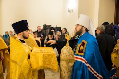 Митрополит Игнатий совершил Божественную литургию в соборном храме святителя Спиридона Тримифунтского г. Саратова