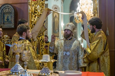 Митрополит Игнатий совершил Божественную литургию в Духосошественском соборе г. Саратова
