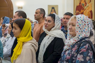 Митрополит Игнатий совершил Божественную литургию в соборном храме святителя Спиридона Тримифунтского г. Саратова