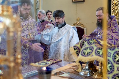Митрополит Игнатий совершил Божественную литургию в Покровском соборе г. Саратова