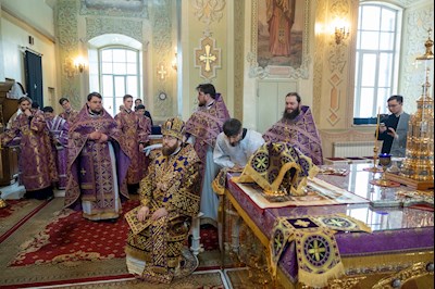 Митрополит Игнатий совершил Божественную литургию в Покровском соборе г. Саратова