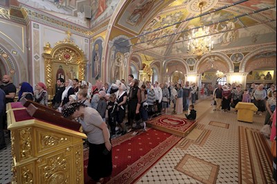 Митрополит Игнатий совершил Божественную литургию в Свято-Троицком кафедральном соборе г. Саратова