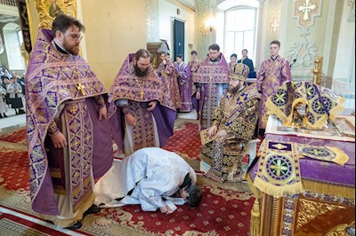 Митрополит Игнатий совершил Божественную литургию в Покровском соборе г. Саратова