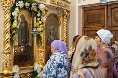 Митрополит Игнатий совершил Божественную литургию в Серафимовском храме г. Саратова