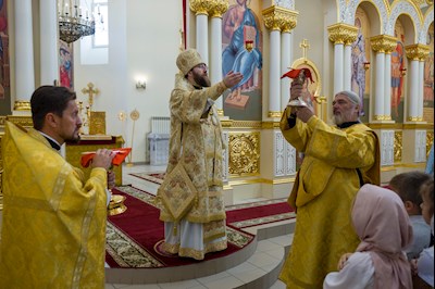 Митрополит Игнатий совершил Божественную литургию в соборном храме святителя Спиридона Тримифунтского г. Саратова