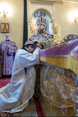 Митрополит Игнатий совершил Божественную литургию в Покровском соборе г. Саратова