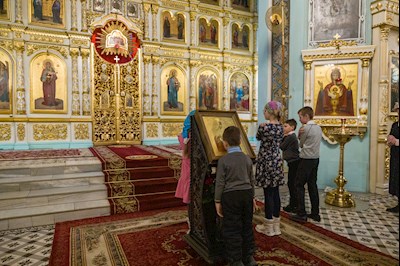Митрополит Игнатий совершил Божественную литургию в Духосошественском соборе г. Саратова
