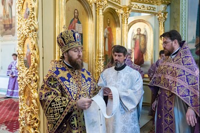 Митрополит Игнатий совершил Божественную литургию в Покровском соборе г. Саратова