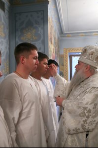 Крещальная литургия в Свято-Троицком соборе Саратова