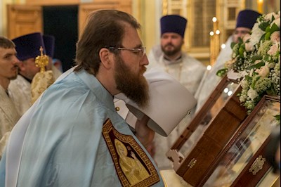 Митрополит Игнатий совершил ночную Божественную литургию в Покровском соборе г. Саратова
