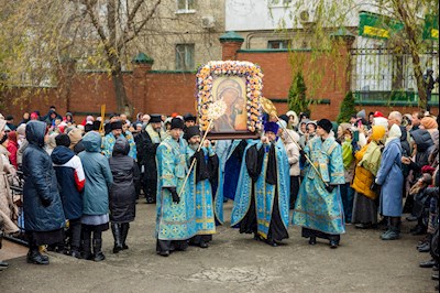 В Саратове прошел традиционный крестный ход с Казанской иконой Божией Матери