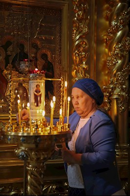 Вечернее богослужение с чтением акафиста Пресвятой Богородице в Свято-Троицком кафедральном соборе г. Саратова