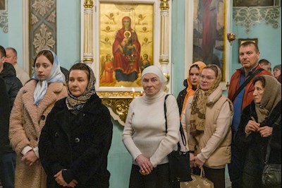 Митрополит Игнатий совершил Божественную литургию в Духосошественском соборе г. Саратова