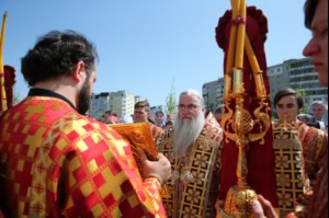 Митрополит Лонгин возглавил Литургию с сурдопереводом