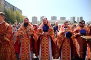 Митрополит Лонгин возглавил Литургию с сурдопереводом