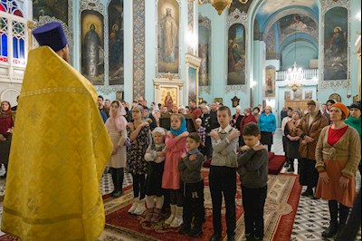 Митрополит Игнатий совершил Божественную литургию в Духосошественском соборе г. Саратова