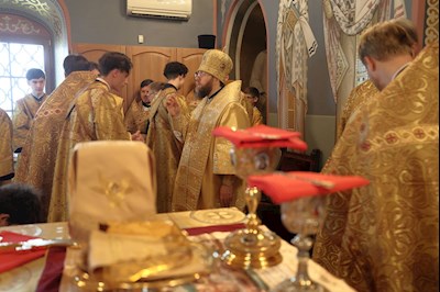 Митрополит Игнатий совершил Божественную литургию в Свято-Троицком кафедральном соборе г. Саратова