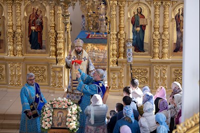 Митрополит Игнатий совершил Божественную литургию в храме в честь Казанской иконы Божией Матери г.Саратова