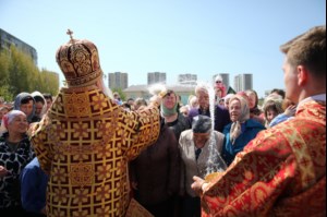 Митрополит Лонгин возглавил Литургию с сурдопереводом